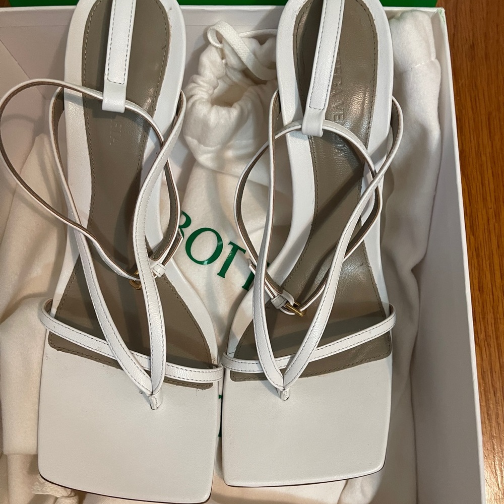 Bottega Veneta White Stretch Leather Sandal Size 38/8 AMAZING CONDITION